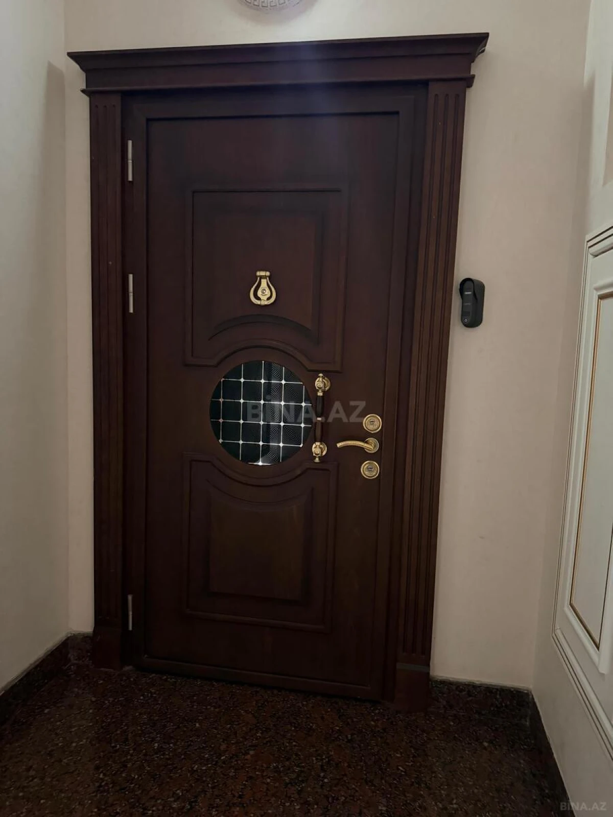 Satılır 4 otaqlı mənzil 285 m²