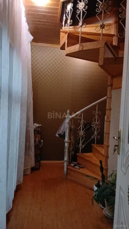 Satılır 7 otaqlı həyət evi 220 m²
