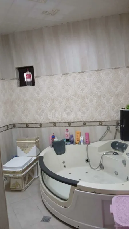 Satılır 7 otaqlı həyət evi 220 m²