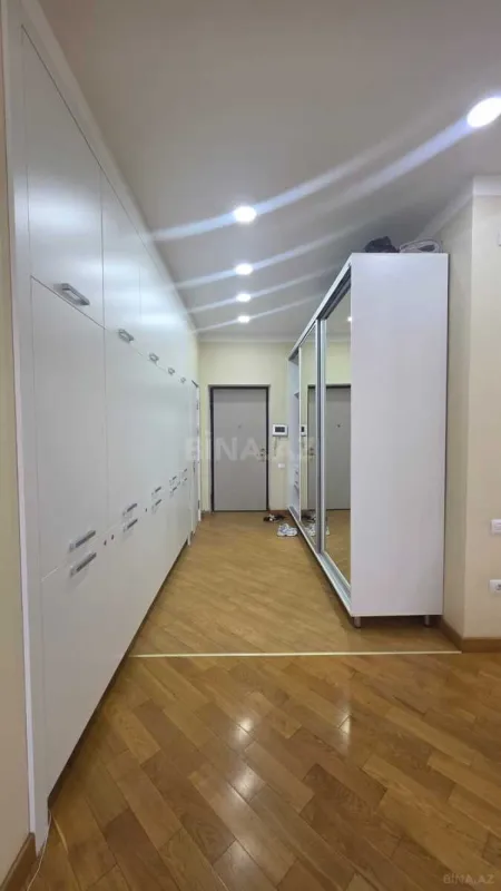 Kirayə verilir 3 otaqlı mənzil 130 m²