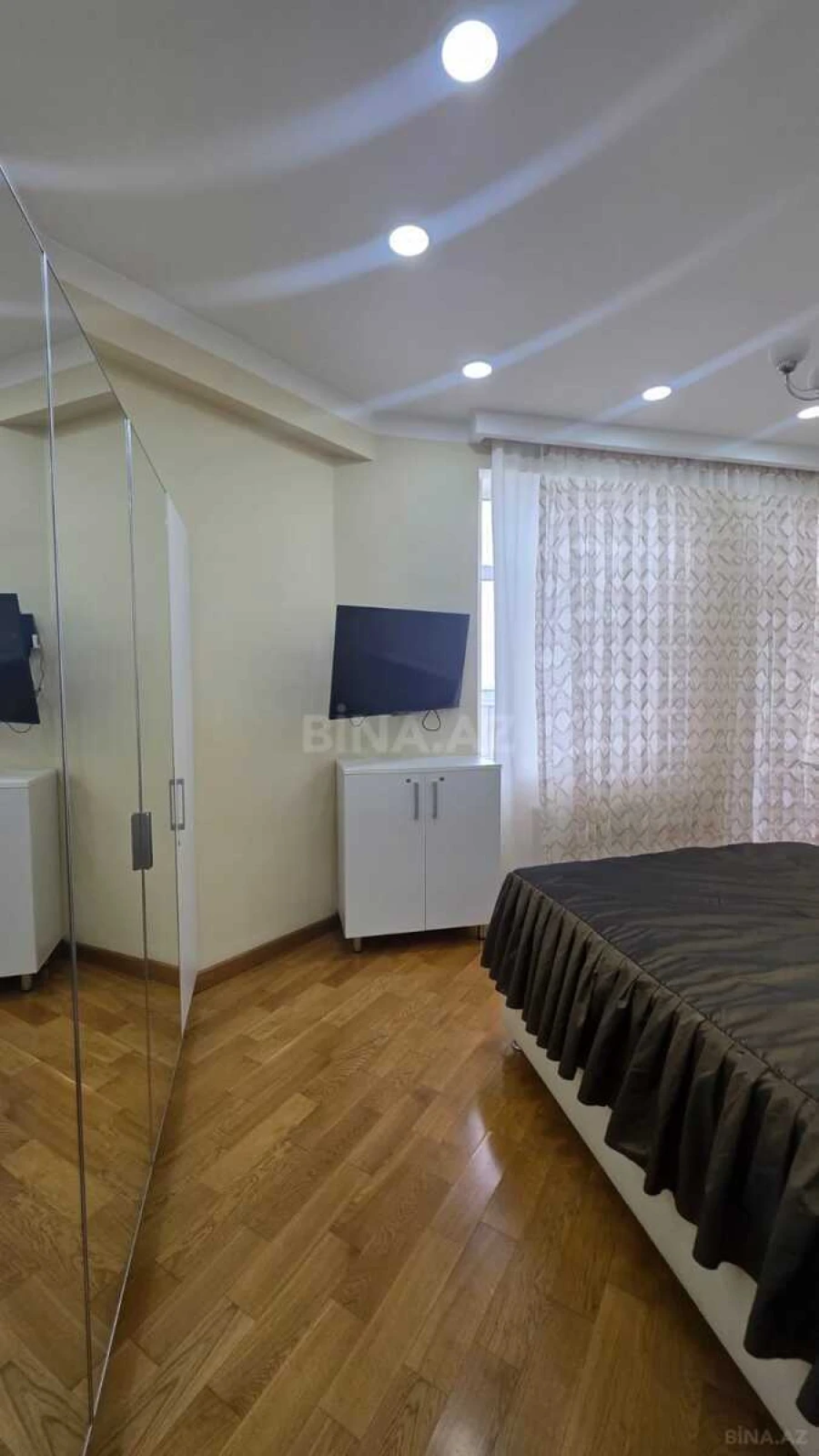 Kirayə verilir 3 otaqlı mənzil 130 m²