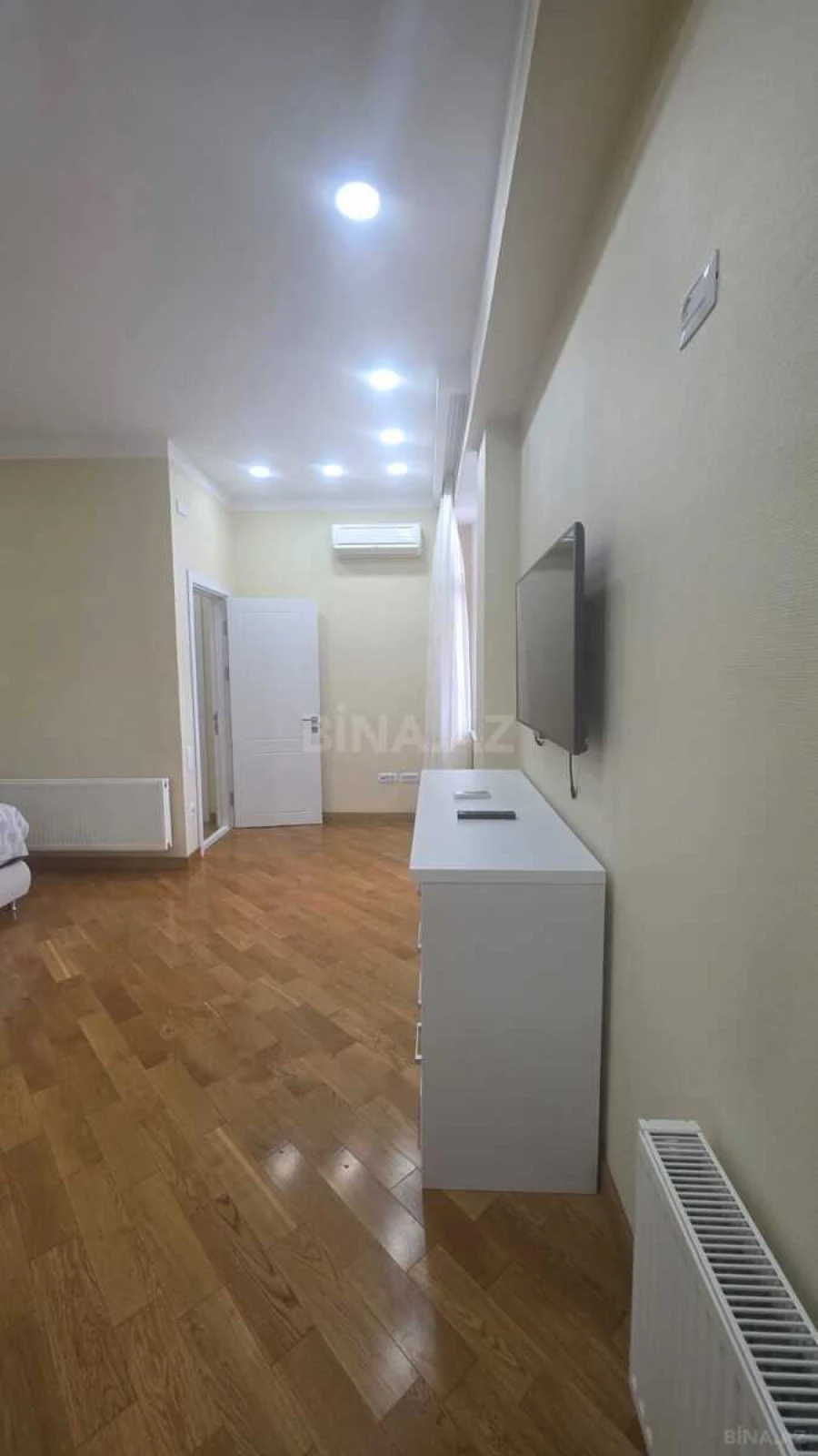 Kirayə verilir 3 otaqlı mənzil 130 m²