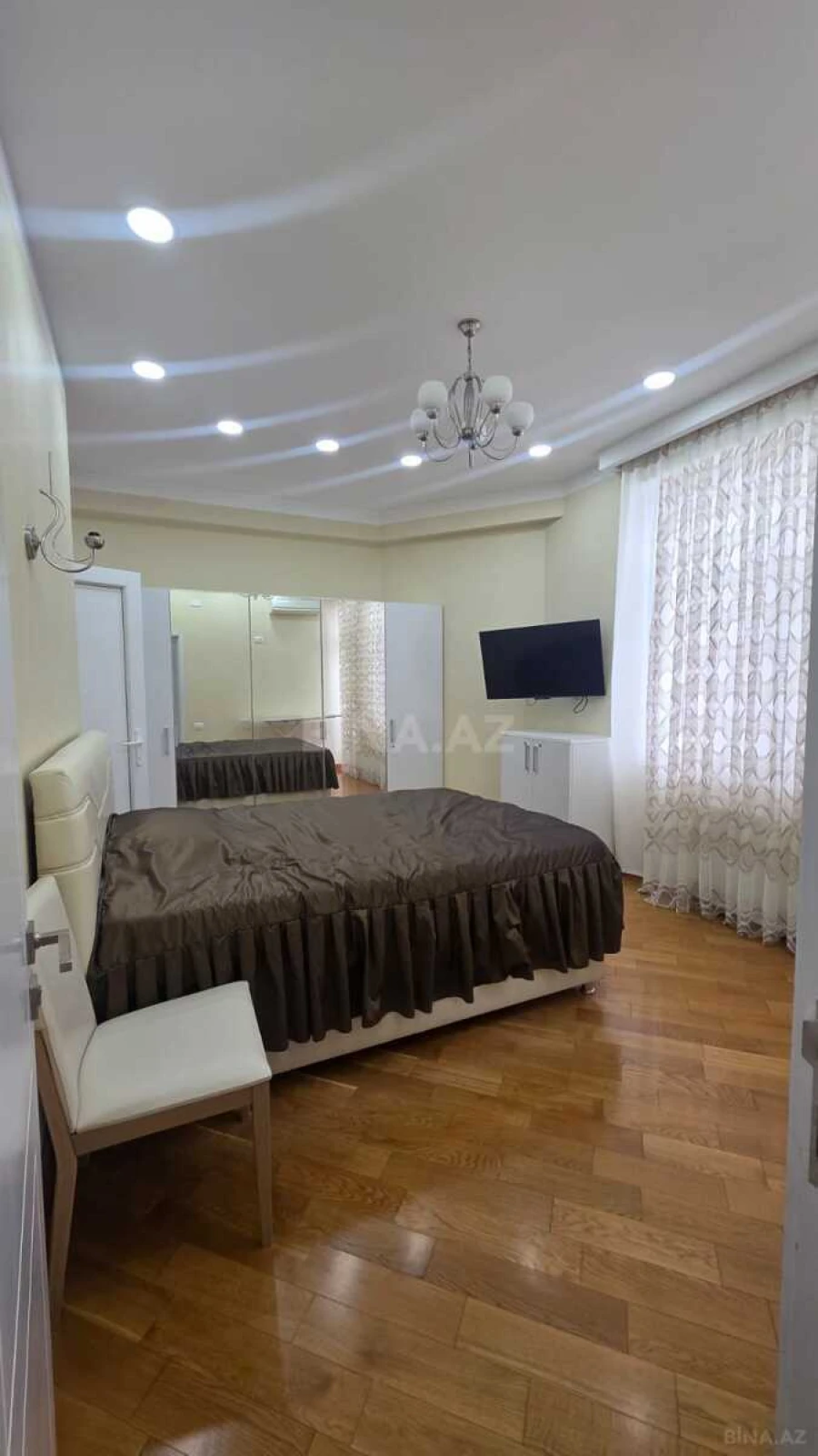 Kirayə verilir 3 otaqlı mənzil 130 m²