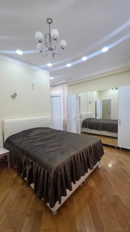 Kirayə verilir 3 otaqlı mənzil 130 m²
