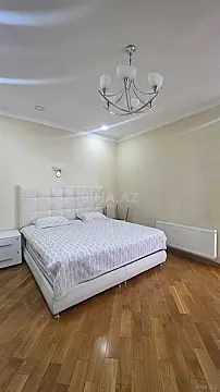Kirayə verilir 3 otaqlı mənzil 130 m²