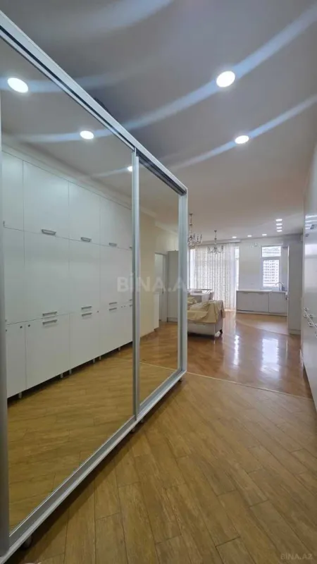 Kirayə verilir 3 otaqlı mənzil 130 m²