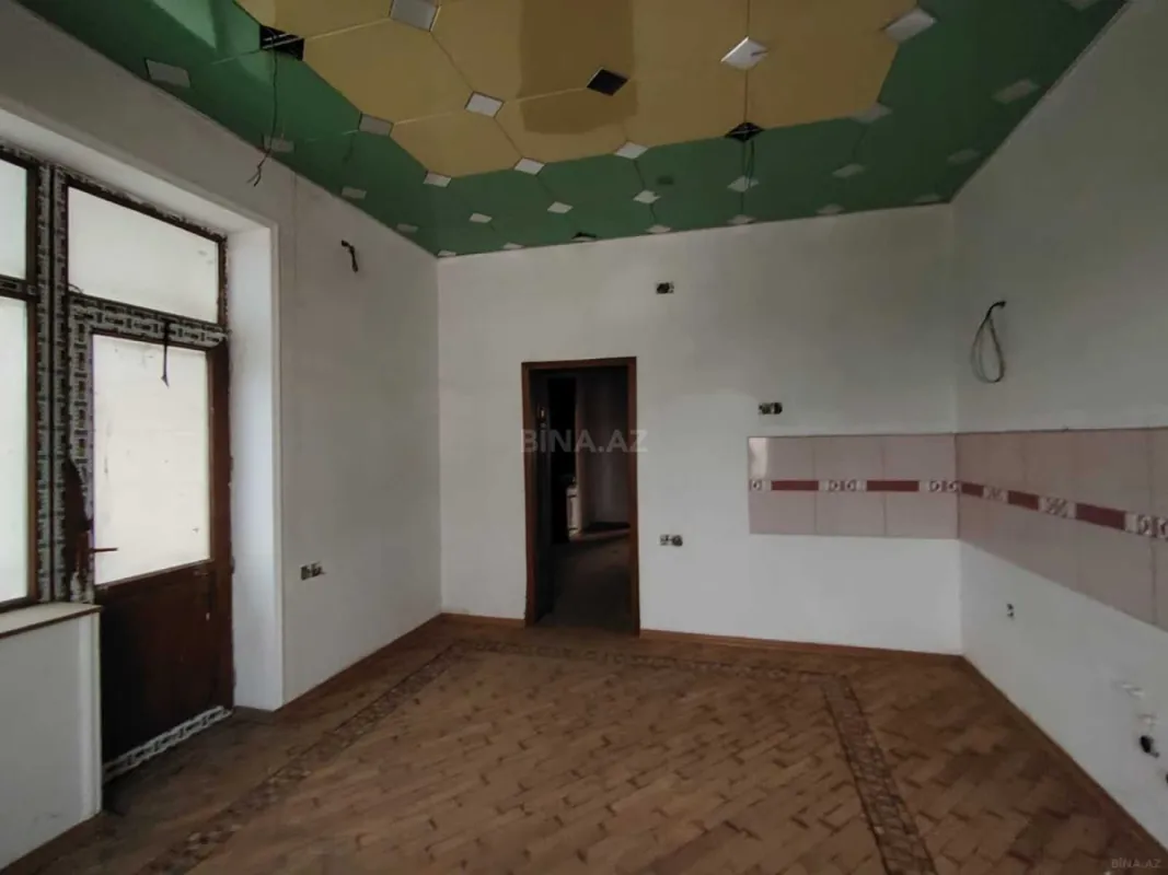 Satılır 8 otaqlı həyət evi 350 m²