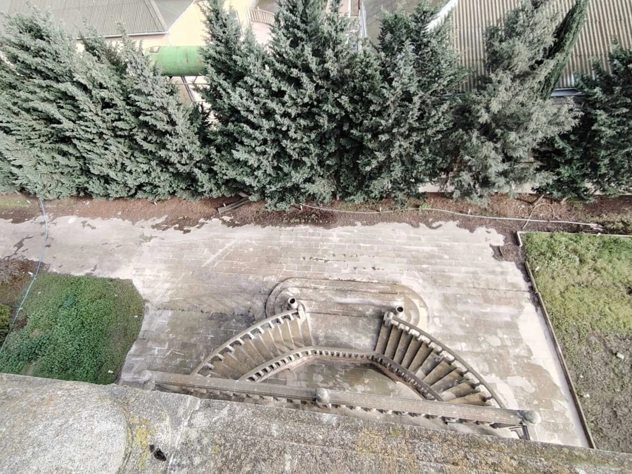 Satılır 8 otaqlı həyət evi 350 m²