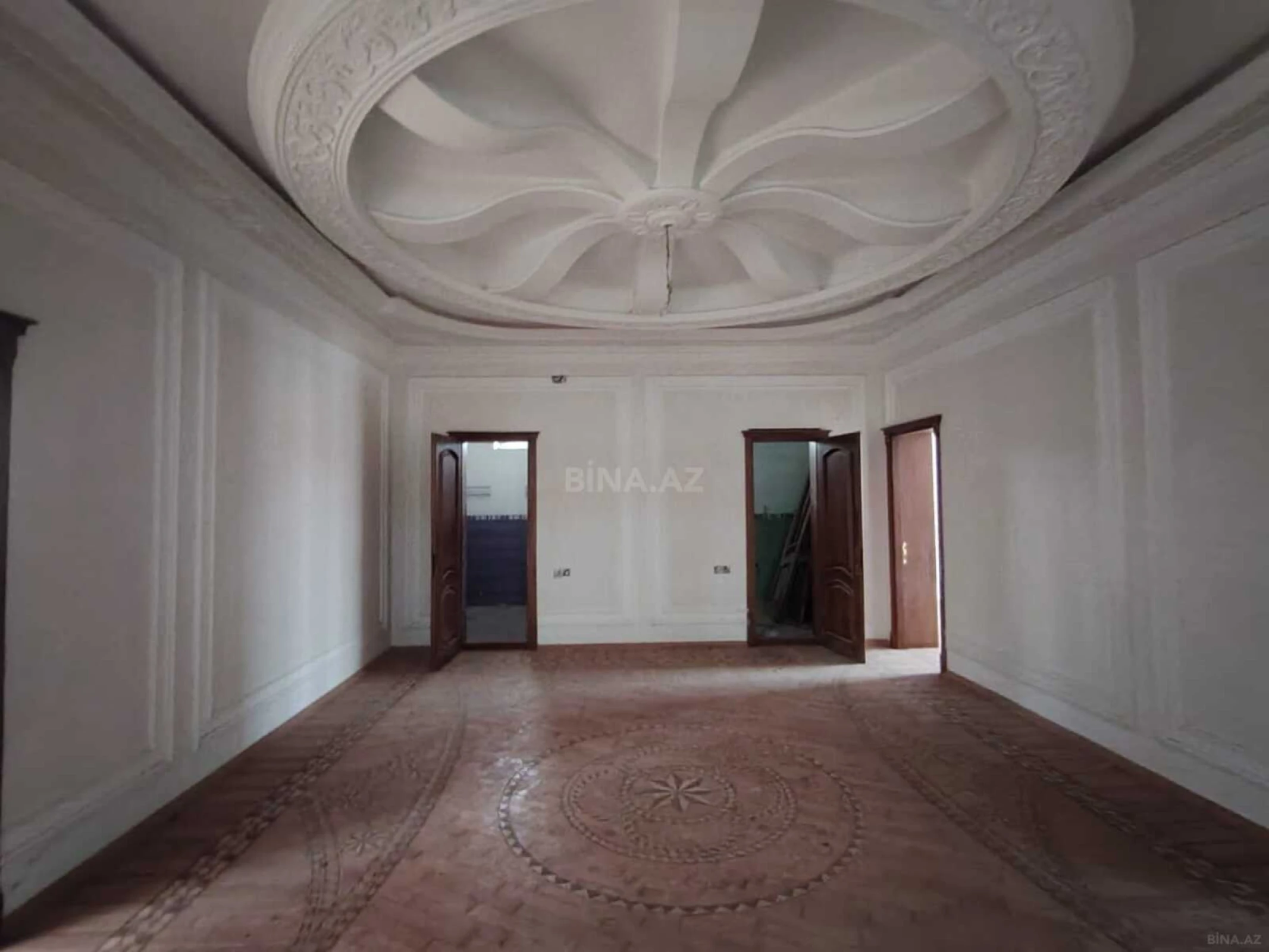 Satılır 8 otaqlı həyət evi 350 m²