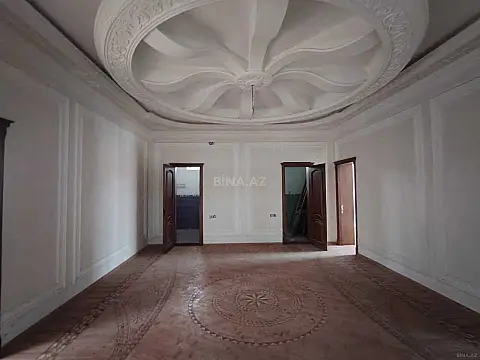 Satılır 8 otaqlı həyət evi 350 m²