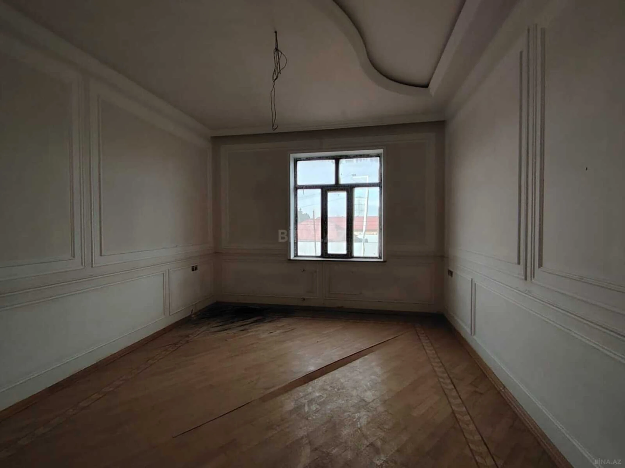 Satılır 8 otaqlı həyət evi 350 m²