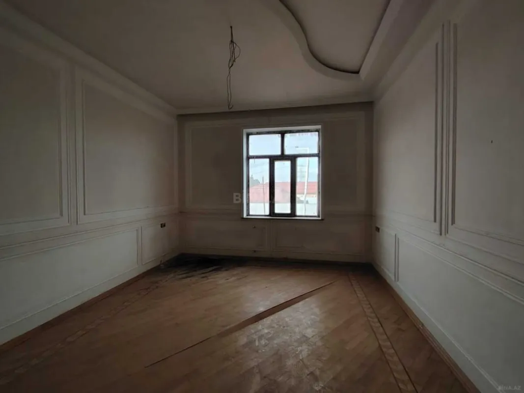 Satılır 8 otaqlı həyət evi 350 m²