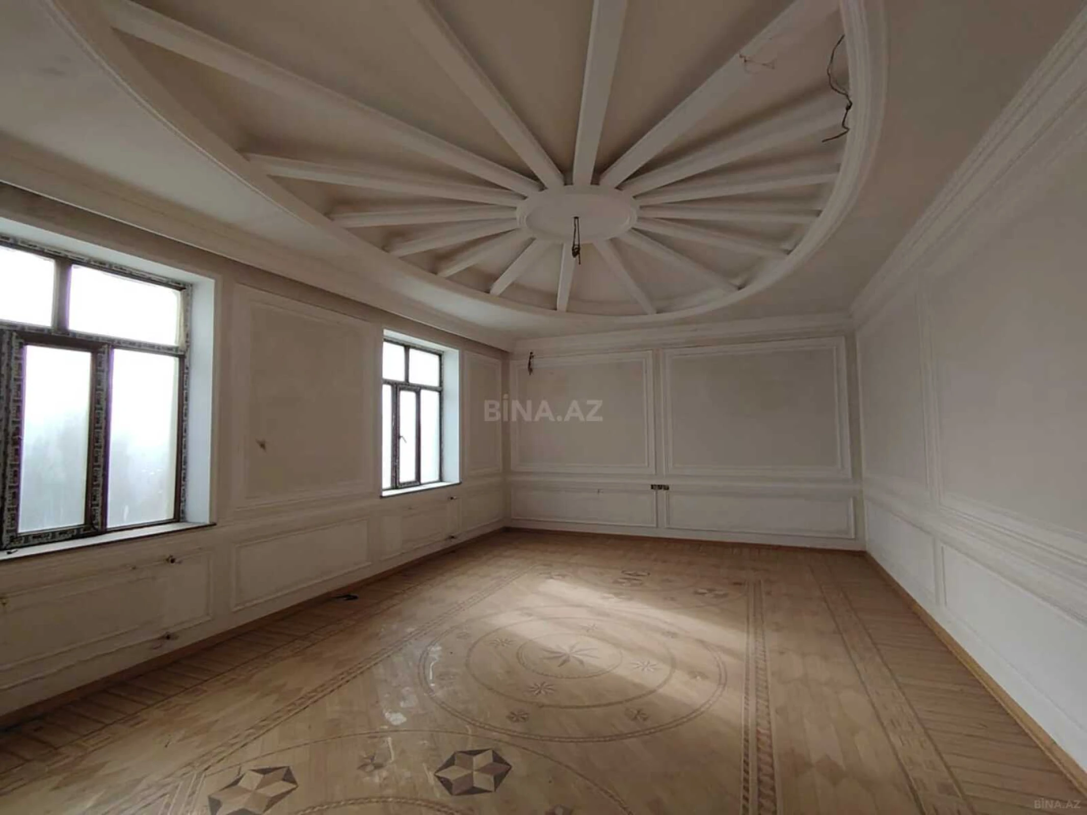 Satılır 8 otaqlı həyət evi 350 m²