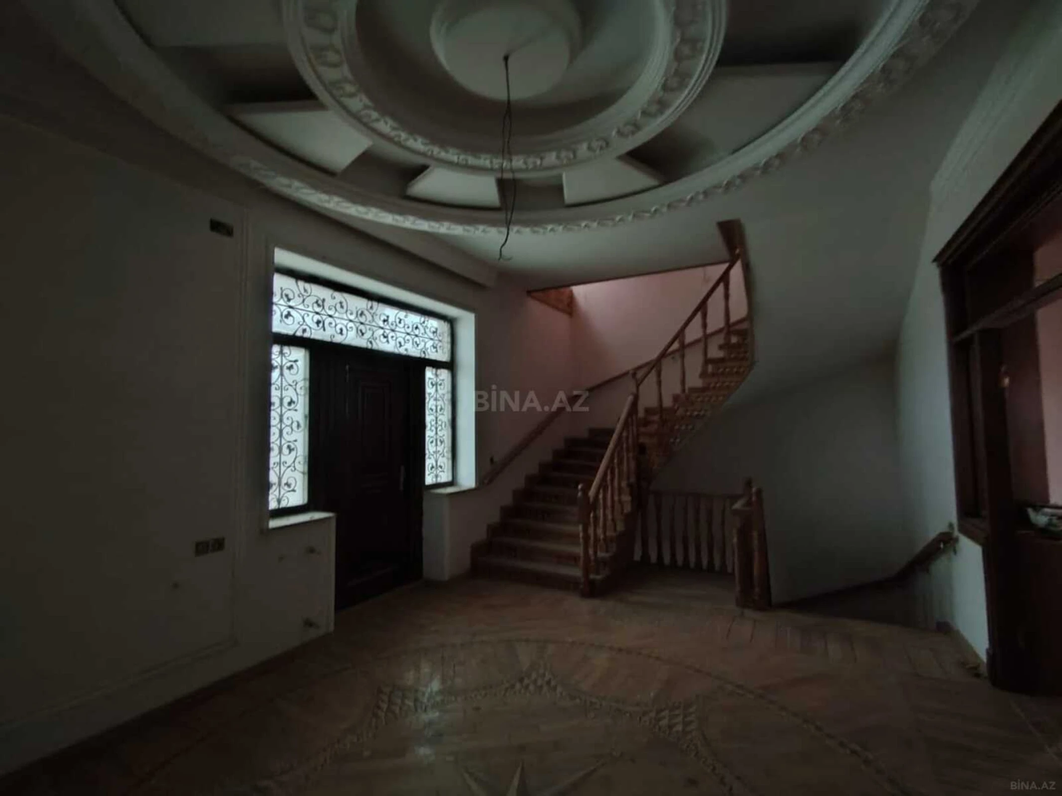 Satılır 8 otaqlı həyət evi 350 m²