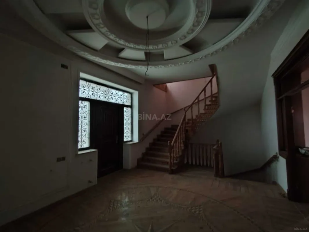 Satılır 8 otaqlı həyət evi 350 m²