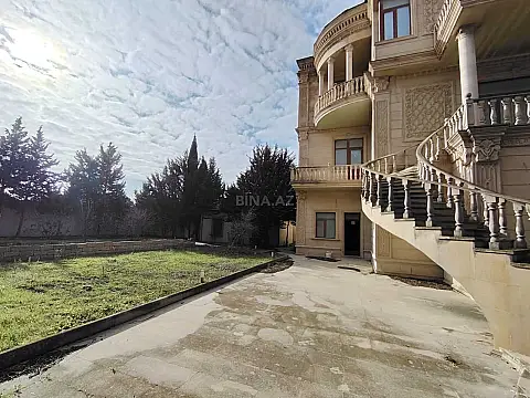 Satılır 8 otaqlı həyət evi 350 m²