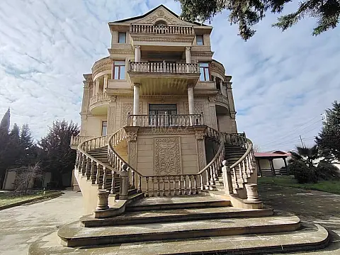 Satılır 8 otaqlı həyət evi 350 m² — Bakı, Buzovna 8 otaq 350.00 m²