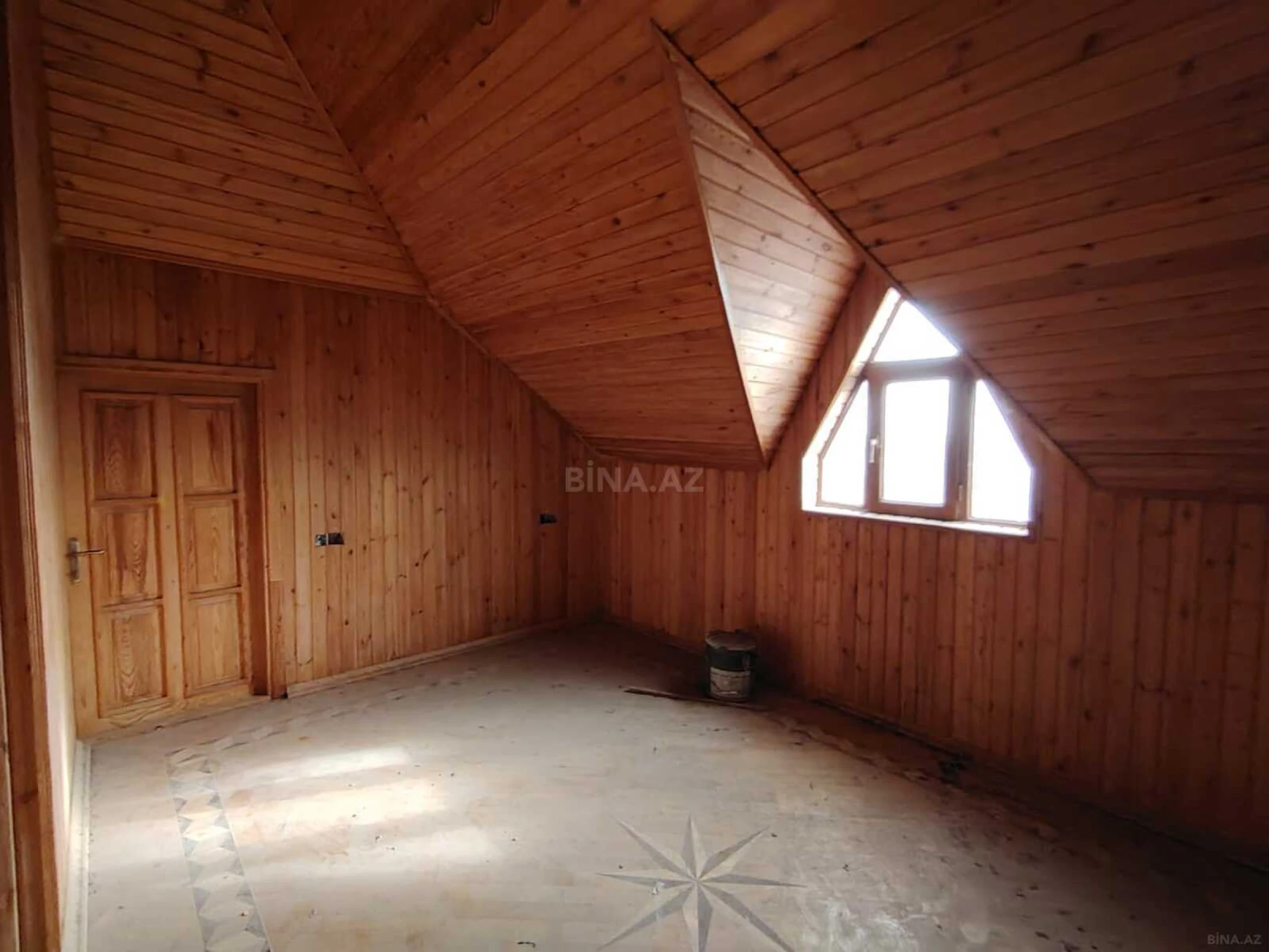 Satılır 8 otaqlı həyət evi 350 m²