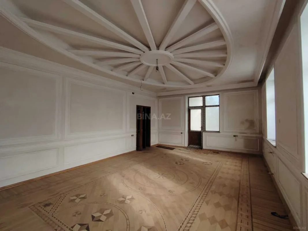 Satılır 8 otaqlı həyət evi 350 m²