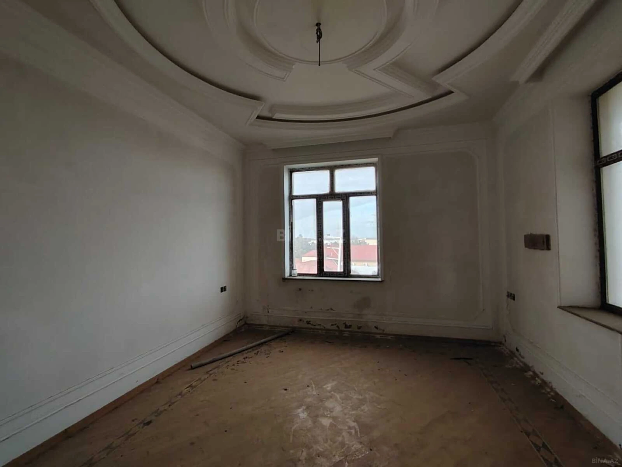 Satılır 8 otaqlı həyət evi 350 m²