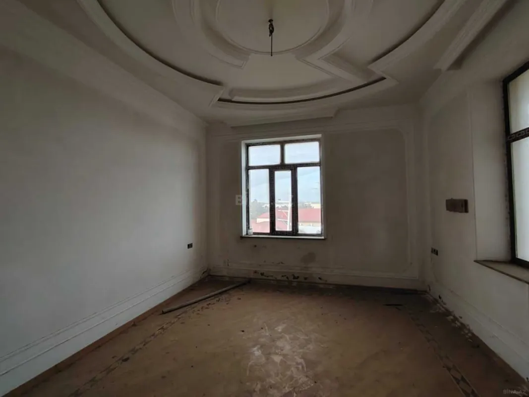 Satılır 8 otaqlı həyət evi 350 m²