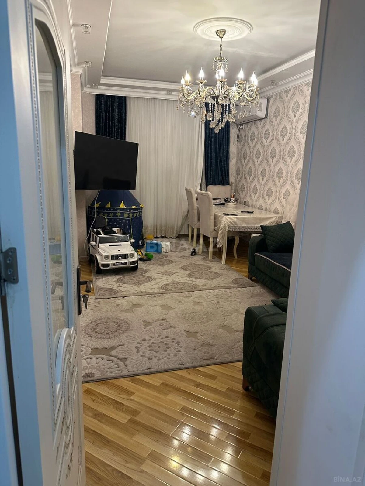 Kirayə verilir 4 otaqlı mənzil 147 m²