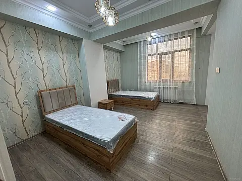 Kirayə verilir 3 otaqlı mənzil 130 m² — Bakı, Memar Əcəmi yanı 3 otaq 130.00 m²