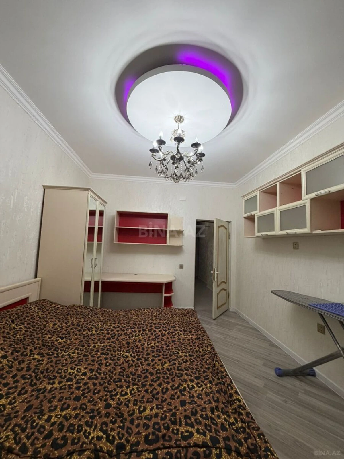 Kirayə verilir 3 otaqlı mənzil 142 m²