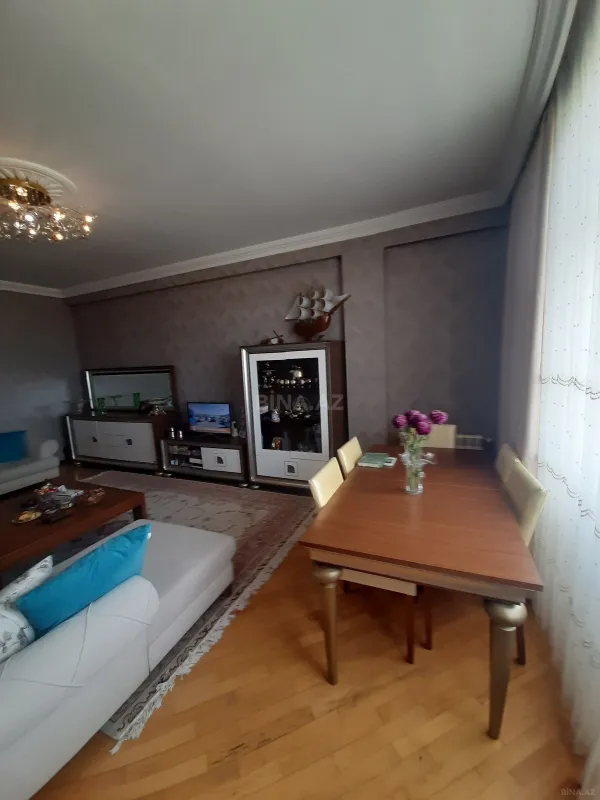Satılır 2 otaqlı mənzil 81 m²