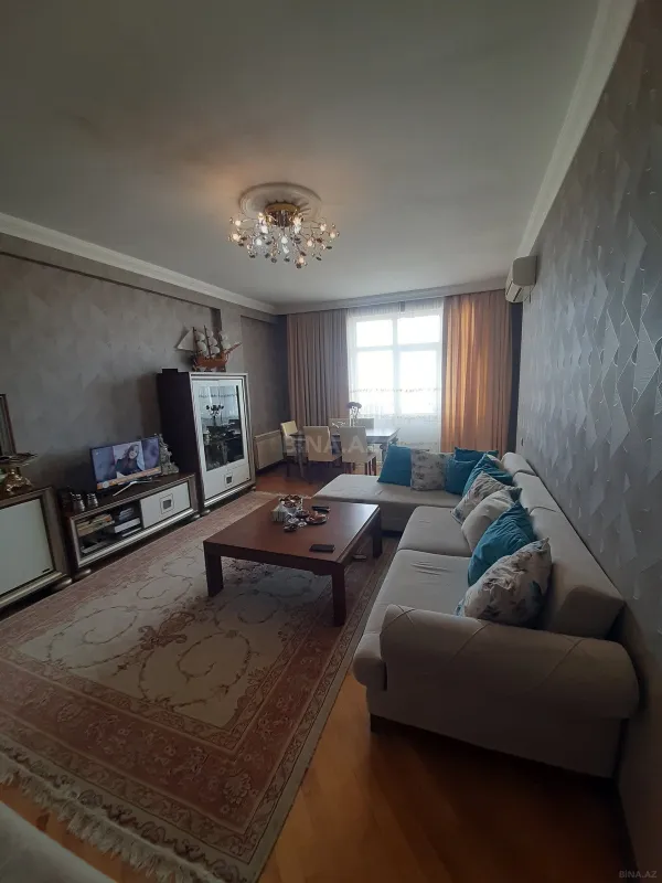 Satılır 2 otaqlı mənzil 81 m²