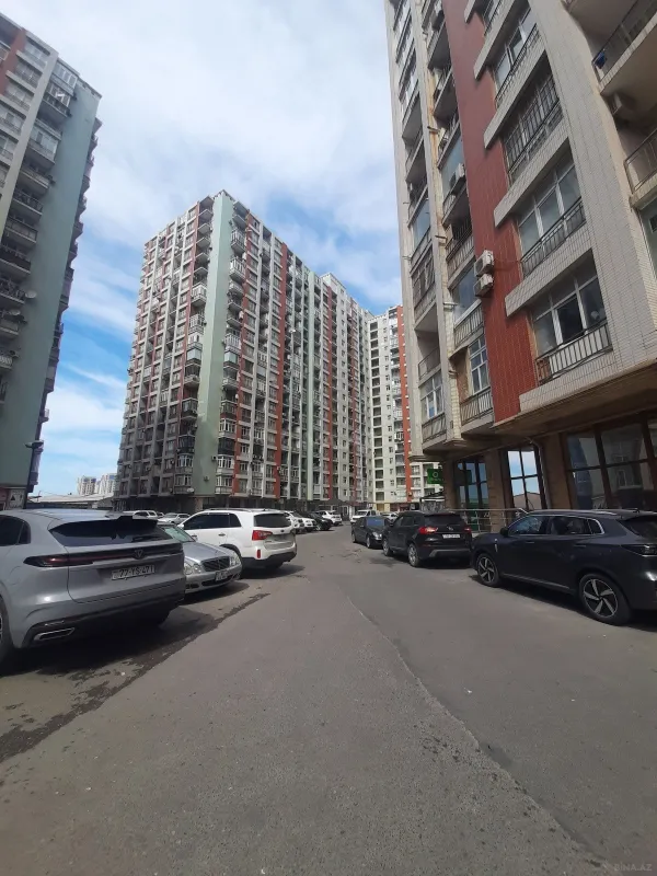 Satılır 2 otaqlı mənzil 81 m²