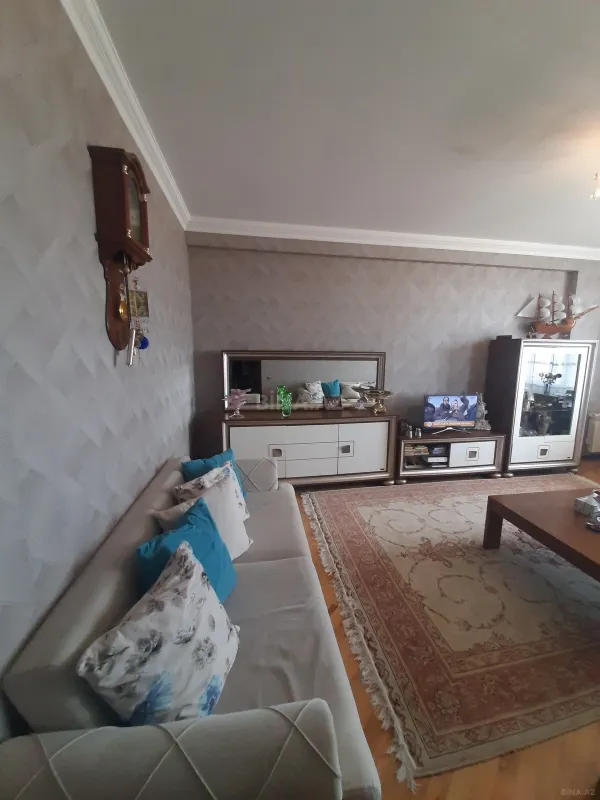 Satılır 2 otaqlı mənzil 81 m²