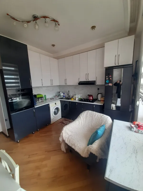 Satılır 2 otaqlı mənzil 81 m²