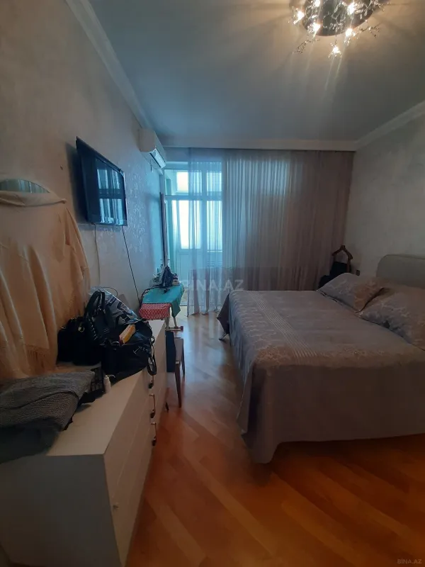 Satılır 2 otaqlı mənzil 81 m²