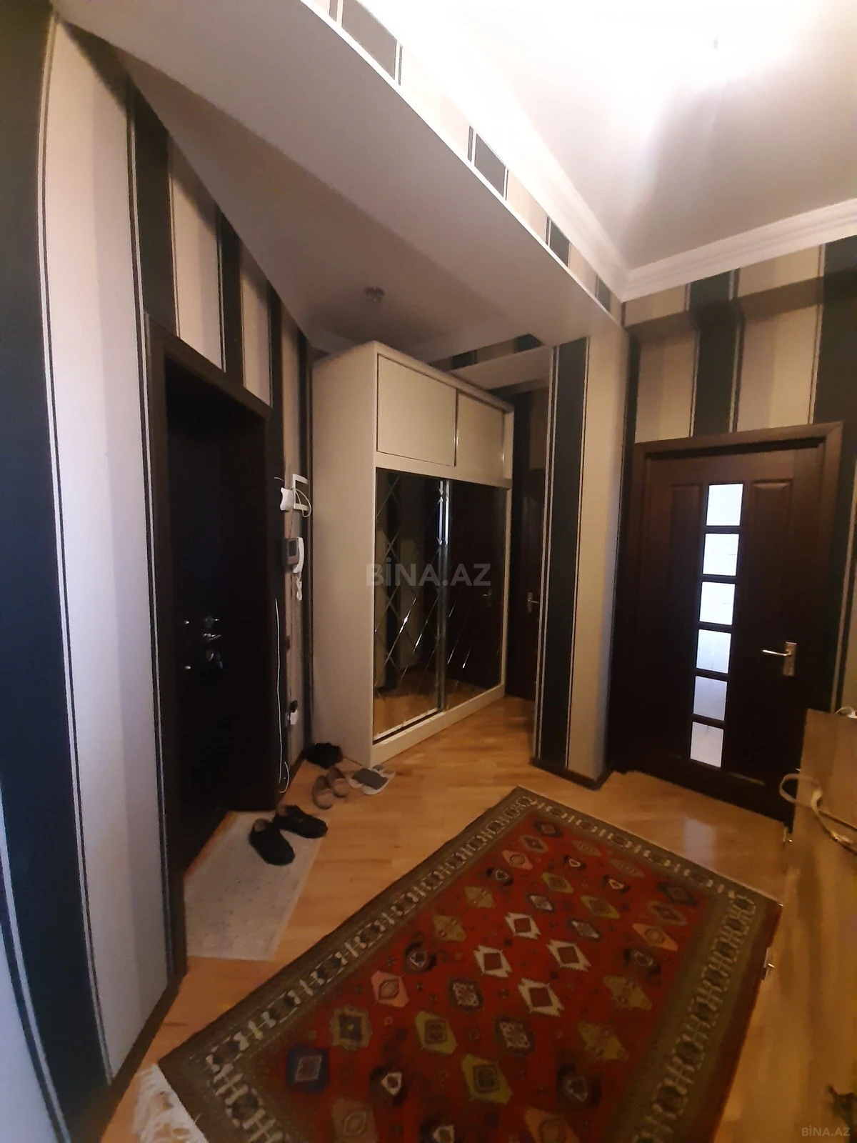 Satılır 2 otaqlı mənzil 81 m²