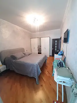 Satılır 2 otaqlı mənzil 81 m²
