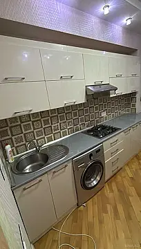 Kirayə verilir 2 otaqlı mənzil 65 m²