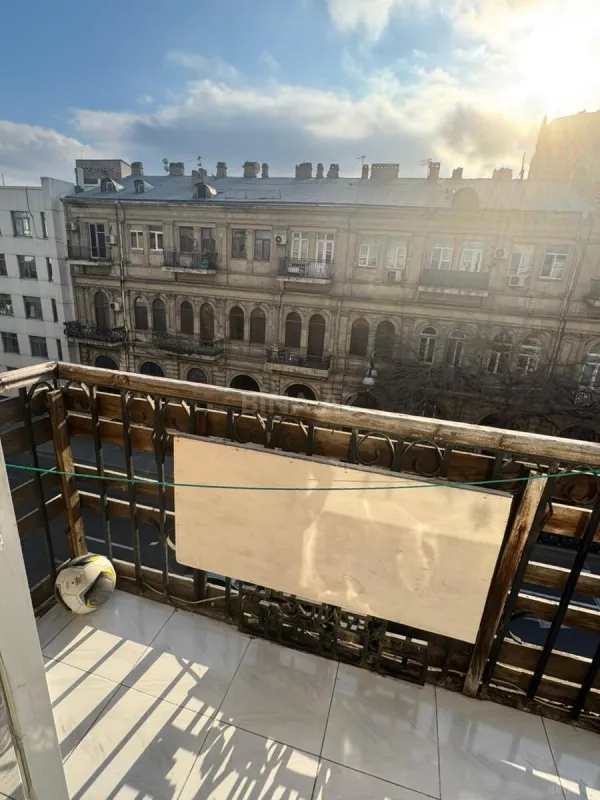 Satılır 2 otaqlı mənzil 61 m²