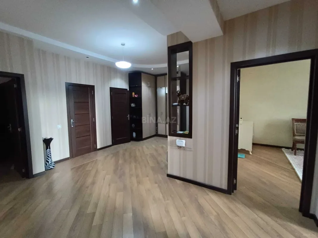 Satılır 4 otaqlı mənzil 150 m²