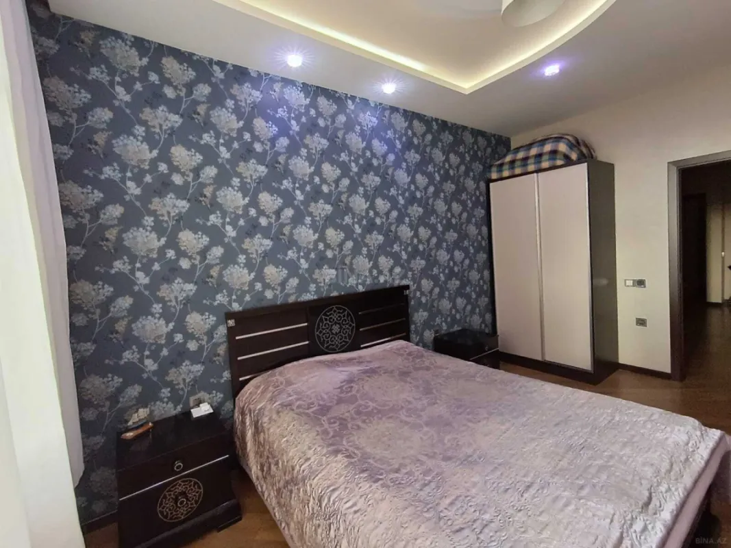 Satılır 4 otaqlı mənzil 150 m²