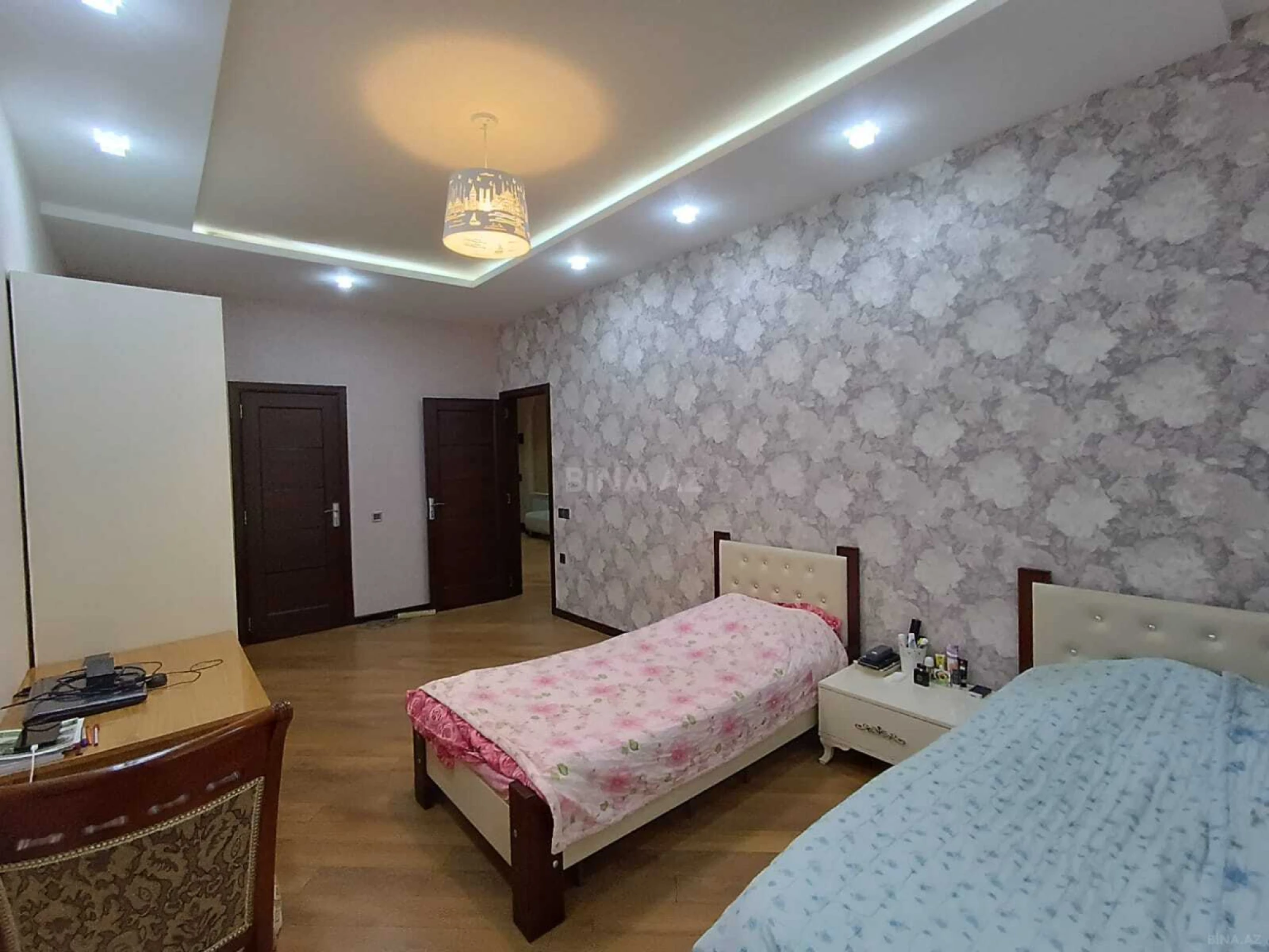 Satılır 4 otaqlı mənzil 150 m²