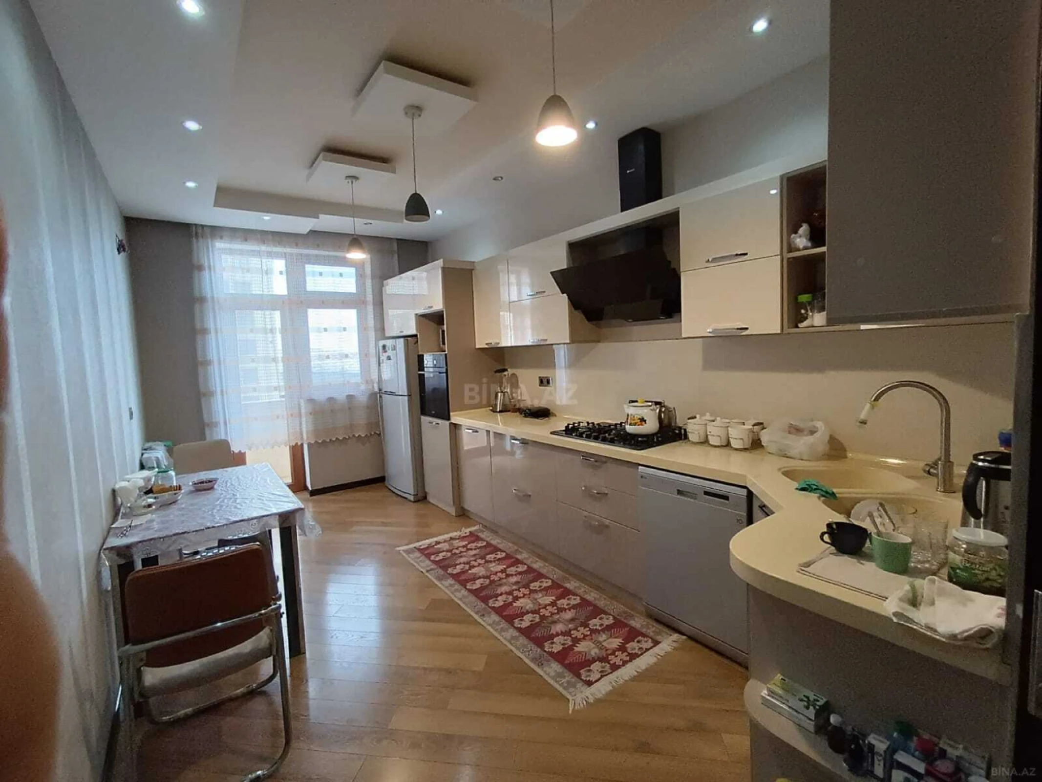 Satılır 4 otaqlı mənzil 150 m²