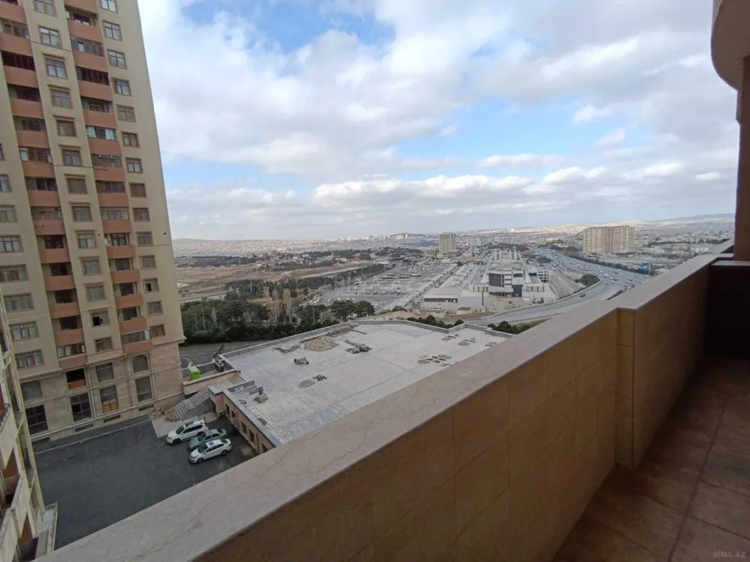 Satılır 4 otaqlı mənzil 150 m²