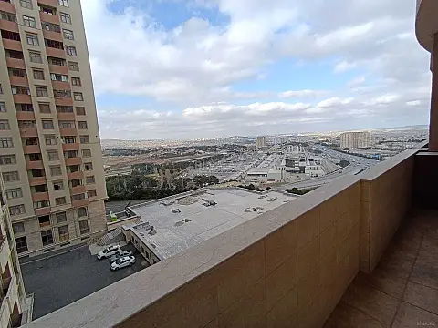 Satılır 4 otaqlı mənzil 150 m²