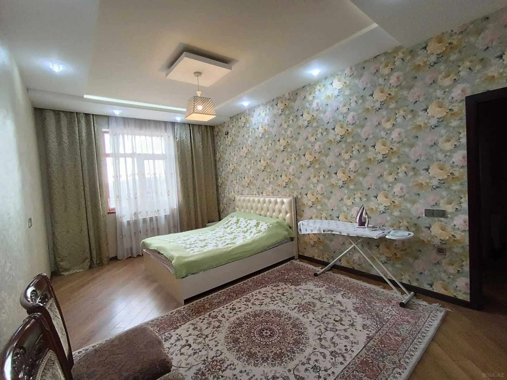 Satılır 4 otaqlı mənzil 150 m²