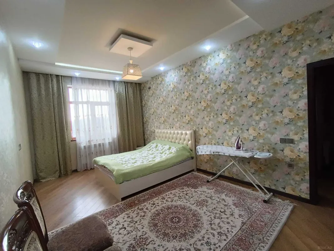 Satılır 4 otaqlı mənzil 150 m²