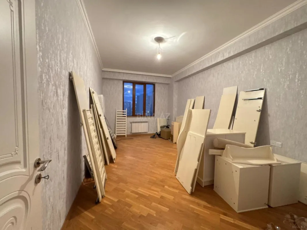 Satılır 3 otaqlı mənzil 115 m²