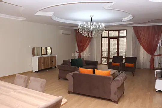 Satılır 4 otaqlı mənzil 220 m²