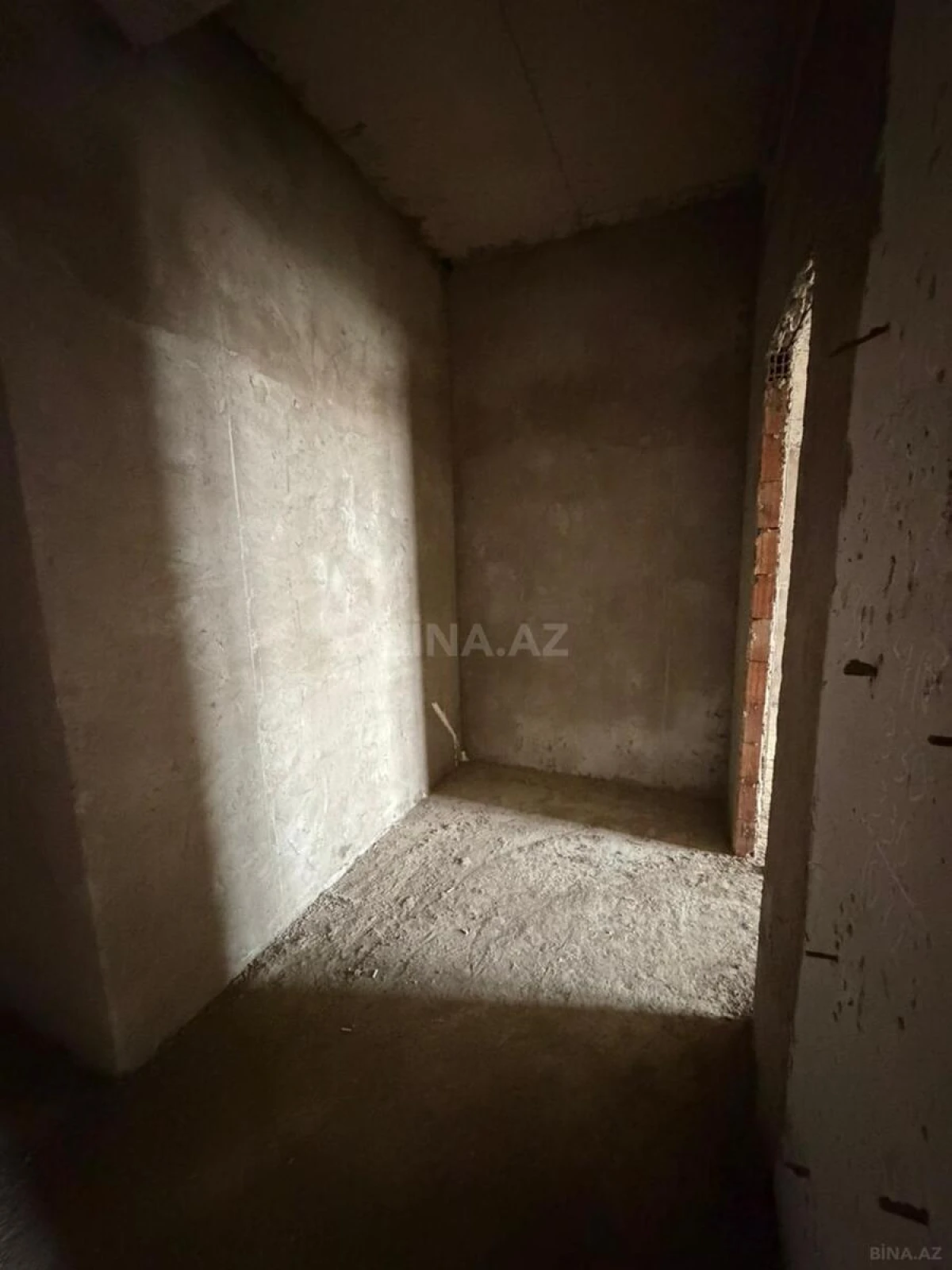 Satılır 1 otaqlı mənzil 84.6 m²