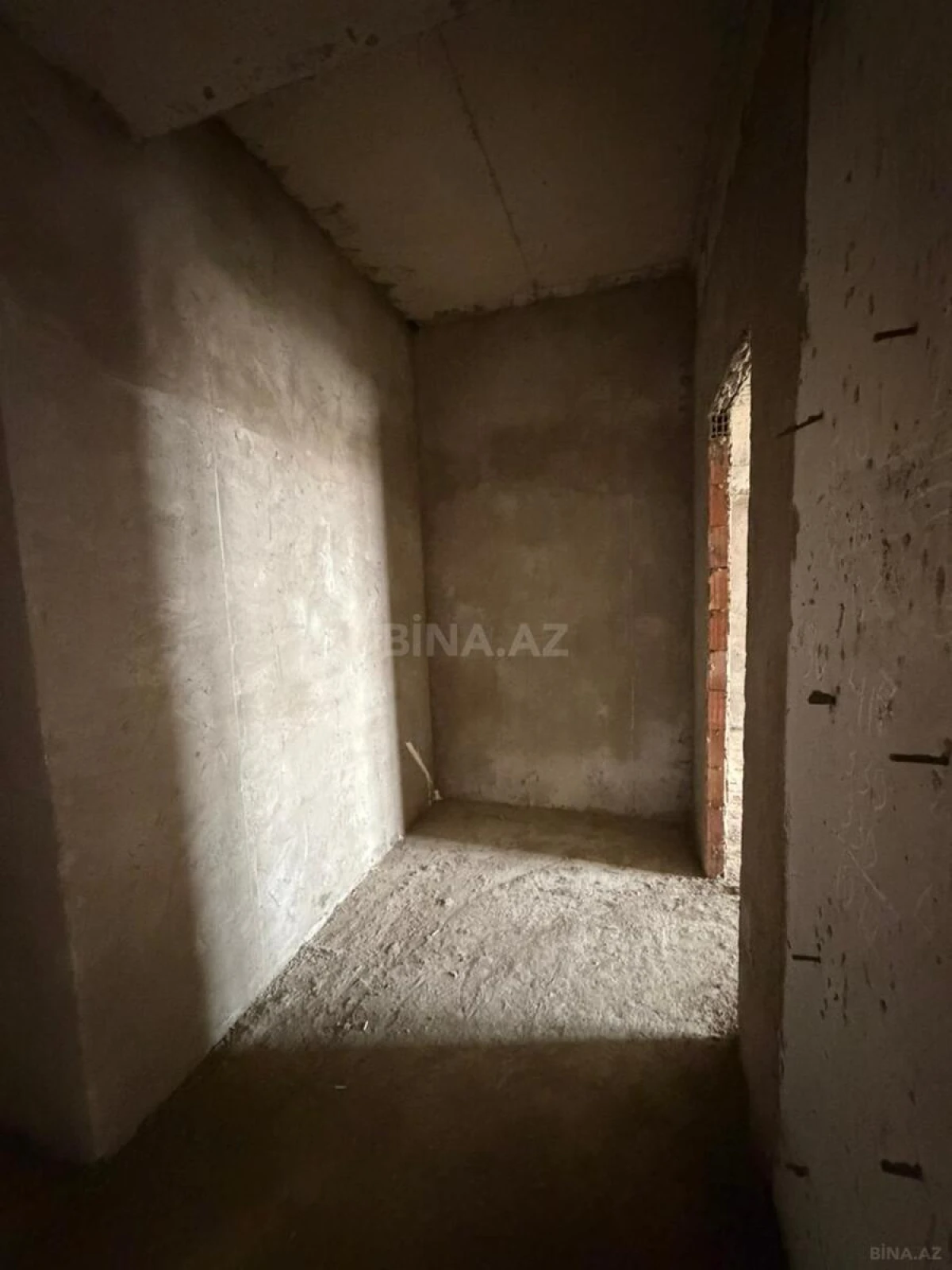 Satılır 1 otaqlı mənzil 84.6 m²